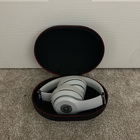 Beats White Wireless Headphones